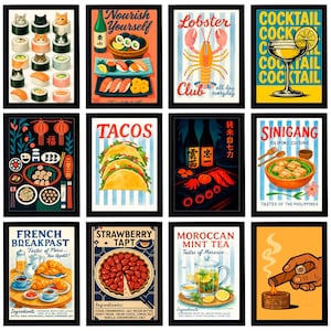 Op de afbeelding: Een verzameling van twaalf ingelijste kunstprints met voedselthema's. De prints tonen illustraties van sushi, taco's, cocktails en andere gerechten. Elke print heeft een zwart frame en levendige kleuren, die verschillende keukens laten zien.