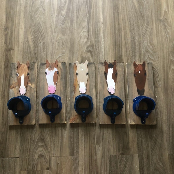 Flancos pintados, marcadores personalizados para aparejos de caballo, soporte para bridas para el establo del club de ponis.