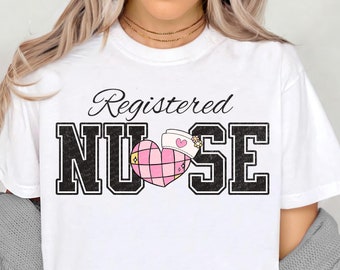 Geregistreerde verpleegkundige png, retro coquette verpleging png, varsity letters png, RN verpleegkundige shirt digitale png, sublimatie digitale download, trendy png