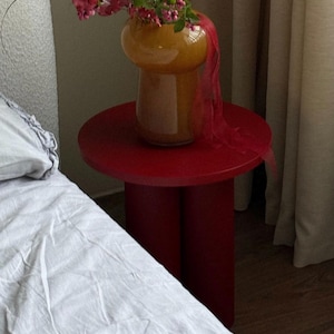 Compact and beautiful – your new favorite spot for coffee or décor