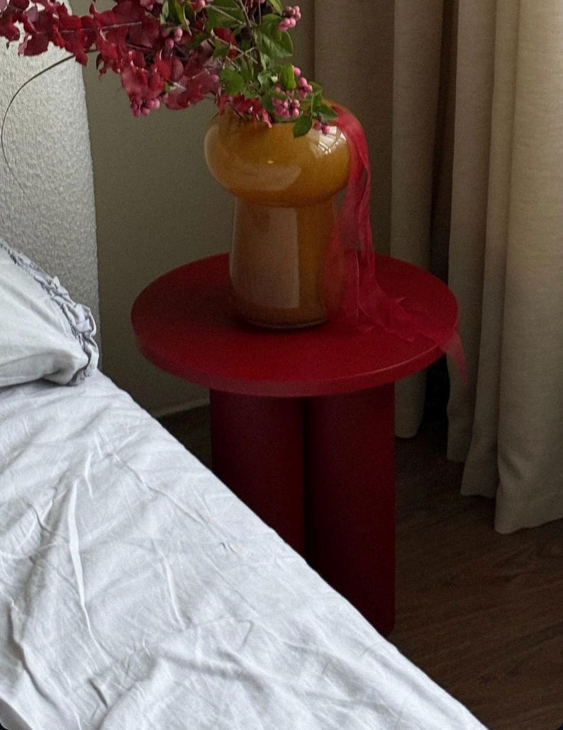 Compact and beautiful – your new favorite spot for coffee or décor