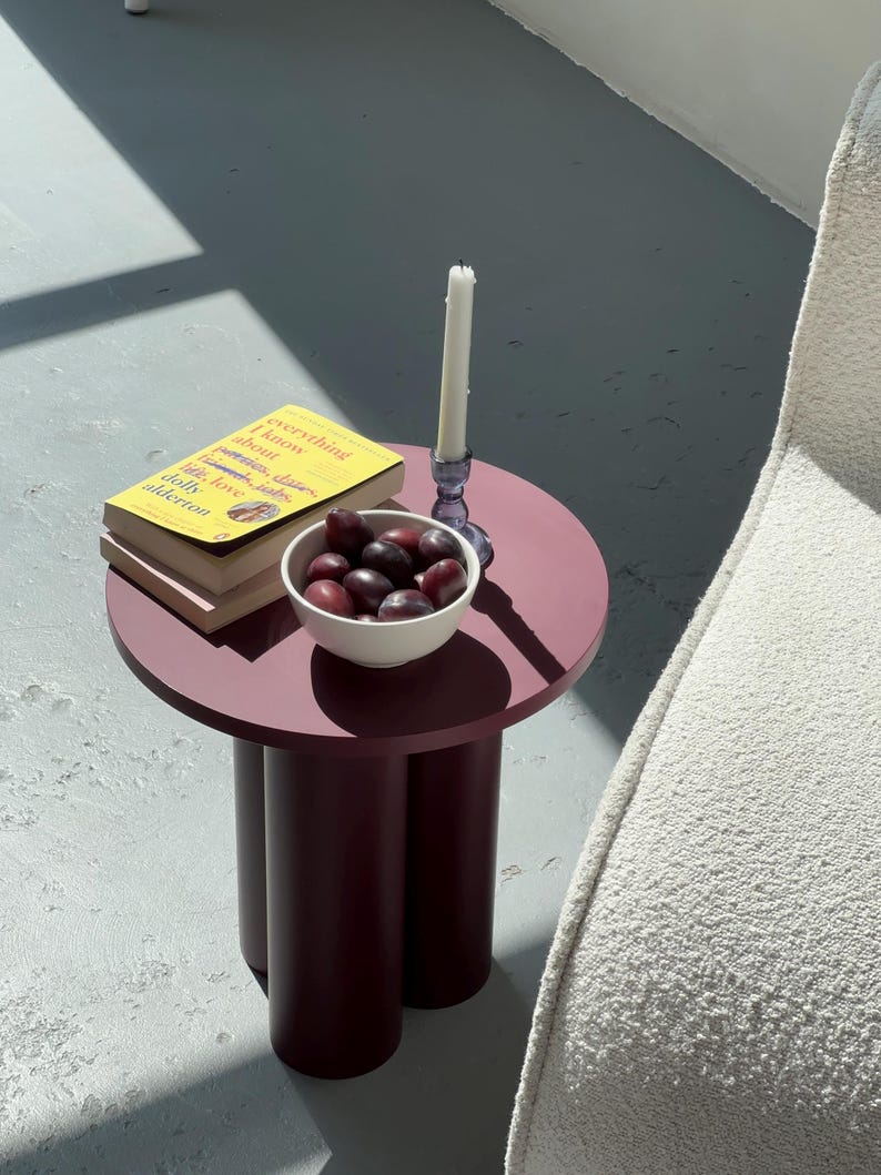 A cozy round coffee table for your living room, entryway, or bedside