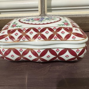 2003 Limited Edition Porcelain Design Floral Lidded Trinket Box Vintage Jewelry Box With Red and Gold Design