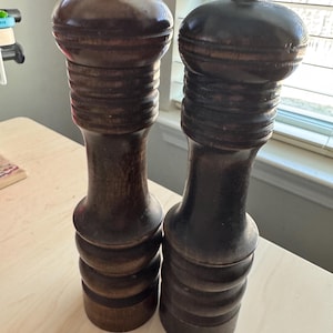 Vtg Styson Woodcrest Wooden Salt Shaker and Pepper Gronder Shakers Set Made in Japan