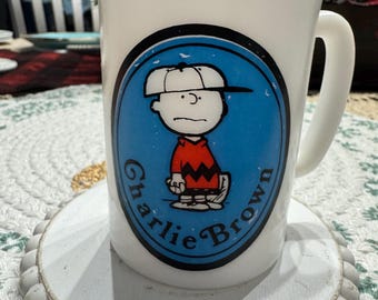 Vintage 1969 Charlie Brown Avon Peanuts Snoopy Schultz Milk Glass