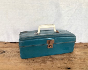 Vintage Metal Fishing Tackle Box - Green