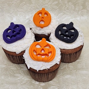 Halloween Kürbis Essbare Fondant Cupcake Toppers 6 Kuchendekorationen Spooky Fun Orange Schwarz Lila Jack O Lantern Party Geburtstag Herbst Spaß