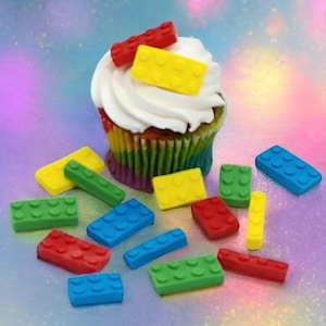Adornos comestibles para cupcakes con bloques de construcción (16)