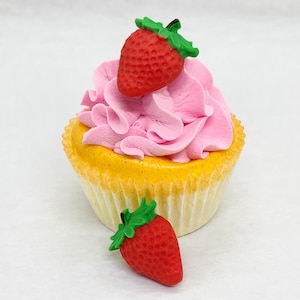 Strawberries Fondant Cupcake Toppers 12 Red Cake Cookies Decorations Edible Party Birthday Fruit