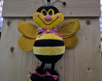 Bee wreath attachment