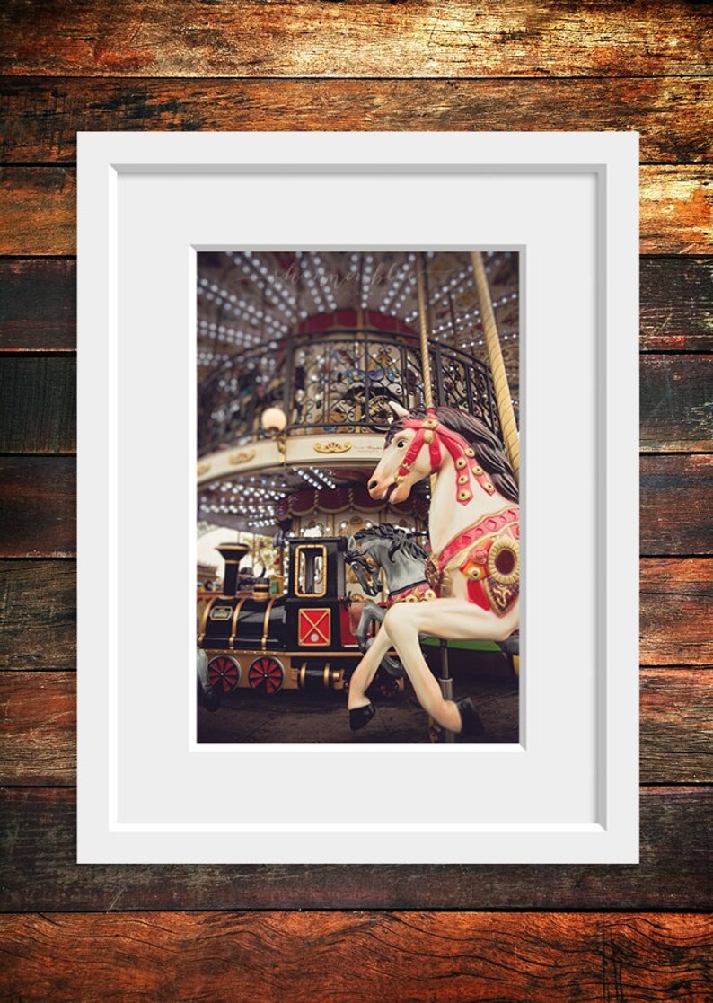tirage carrousel, photographie de Paris, photographie de voyage, cheval, France, décoration intérieure de Paris, brun, rouge / cheval de carrousel / photo dart 8x12 image 3
