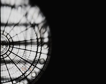 abstract photography / architecture, detail, black and white, b/w, half-circle, lensbaby / half moon / 8x8