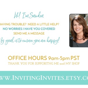 Op de afbeelding: Een turquoise en gouden afbeelding met de tekst "Hi! I'm Sandra" en "My goal is to ensure you are happy!" De afbeelding bevat ook de tekst "OFFICE HOURS 9am-5pm PST" en "THANK YOU FOR SUPPORTING ME and MY SHOP". Een foto van een vrouw met bruin haar bevindt zich in de rechterbovenhoek van de afbeelding. De tekst "WWW.INVITINGINVITES.ETSY.COM" bevindt zich onderaan de afbeelding.