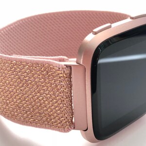 Fitbit Versa 1/2/Lite, Versa 3/Sense roséguldfärgat metalliskt elastiskt klockarmband bild 2