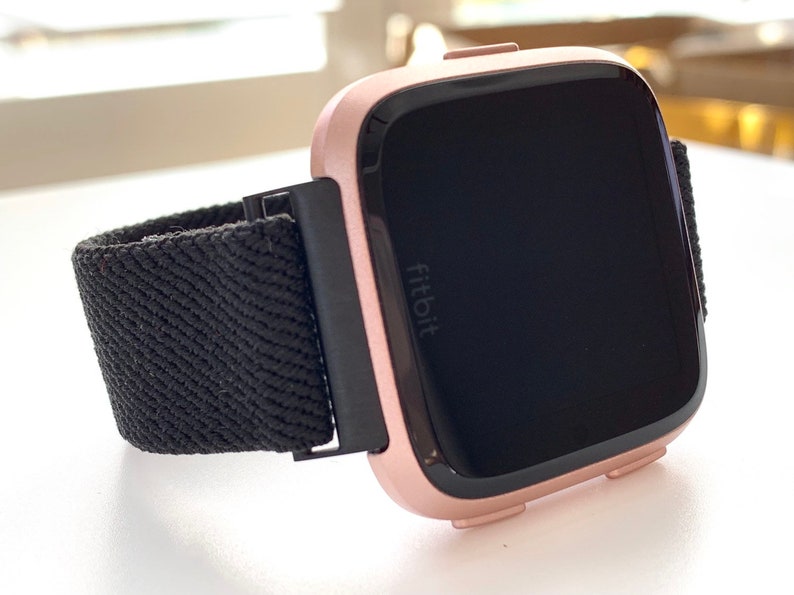 fitbit versa in black