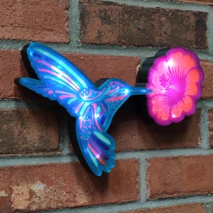 Hummingbird Decoration with internal Fairy Lights | Artistic Hummingbird feeding on a flower | Illuminated stained glass hummingbird