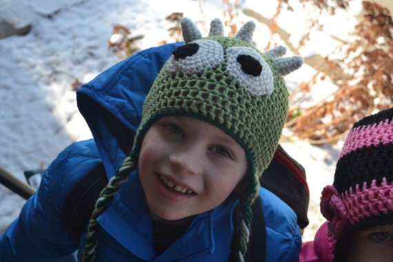 Stylish black and Green Crochet Hat Crochet Handmade Cat Hat/Beanie 100% Acrylic Color Green and  main image 3