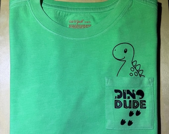 Spersonalizowana koszulka z dinozaurem „Dino Dude” – dostosowana do potrzeb osób w każdym wieku!