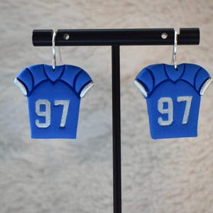 Pendientes de arcilla de los Detroit Lions - Pintados a mano / Se aceptan pedidos / Plata esterlina / Revestidos en oro de 14k / Hipoalergénicos, ligeros