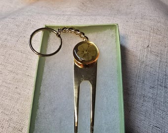 Extracteur d'épingles de golf plaqué or : porte-clés trèfle à quatre feuilles véritable trèfle