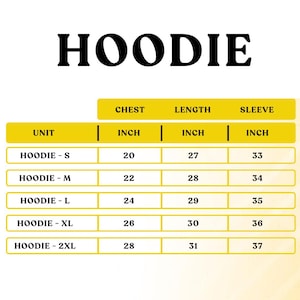 Puede incluir: Tabla de tallas de sudaderas con capucha con la palabra "HOODIE" en la parte superior. La tabla muestra las medidas de pecho, largo y manga en pulgadas para las tallas S, M, L, XL y 2XL. Fondo amarillo.