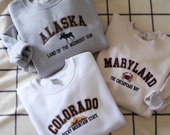 Aangepast stad geborduurd sweatshirt, gepersonaliseerde trui met staat of naam, aangepaste sweater voor jouw staat, geborduurd staatssweater