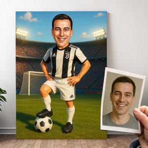 Ritratto di calciatore personalizzato JUVENTUS - Caricatura di un uomo in stile cartone animato con foto, divertente regalo di calcio per ragazzi | Poster, tela, digitale