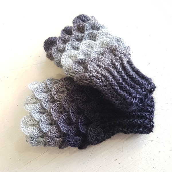 Adult black Dragon scale gloves, Mermaid gloves, Crocodile gloves, Mermaid mitts, black fingerless gloves, vegan gift, black and grey gloves