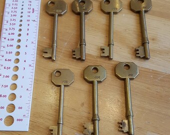 Old keys, lot of 7, not been cleaned, scrapbooking, jewellery making, steampunk, lot number B2