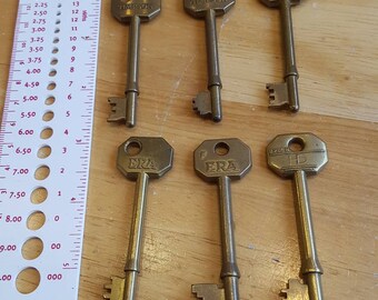 Old keys, lot of 6, not been cleaned, scrapbooking, jewellery making, steampunk, lot number B4