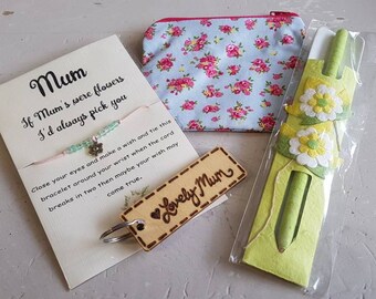 Letterbox gift for mum,  mothers day letterbox gift, bracelet for mum, birthday present for mum, keyring for mum,  uk freepost