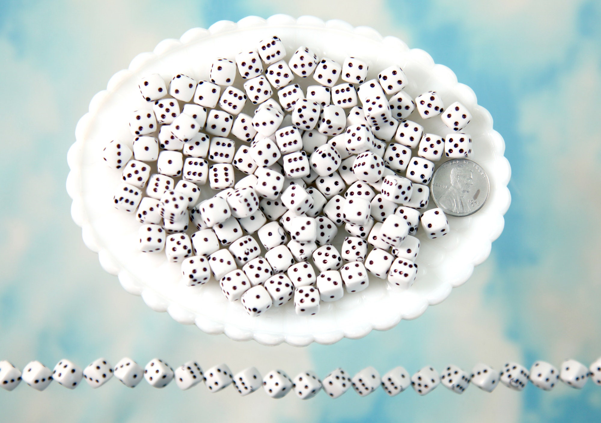 200pcs Dice Beads, Dice Diagonal Hole Plastic Dice Beads, 8mm White Beads,  Acrylic Dice Beads,Game Dice, Square Cube Beads,Jewelry Beads