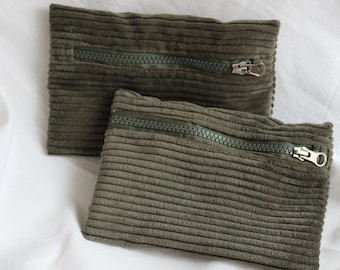 Small corduroy bag in dark green or rust brown – flat case for essential oils, cards & money | Handmade, soft and stylish organizer