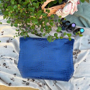 Kosmetiktasche - Modell Emilia Größe XL - ätherische Öle Aufbewahrung - ätherische Öle Zubehör -  Reisetasche - Dreieckig - blau - Schlange