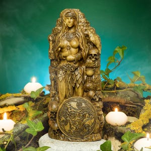 Morrigan, statue en bois, déesse de la guerre celtique, idole d&#39;autel païen sculptée à la main, sculpture mythologique, décoration sorcellerie occulte, cadeau unique