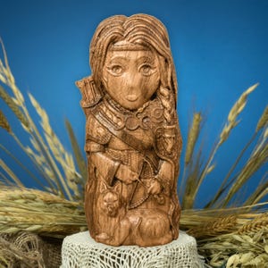 Divana Slavic Goddess Statue, Devana Wooden Pagan Figurine, Hand Carved Slavic Mythology Idol of Forest and Hunt, Spiritual Altar Decor