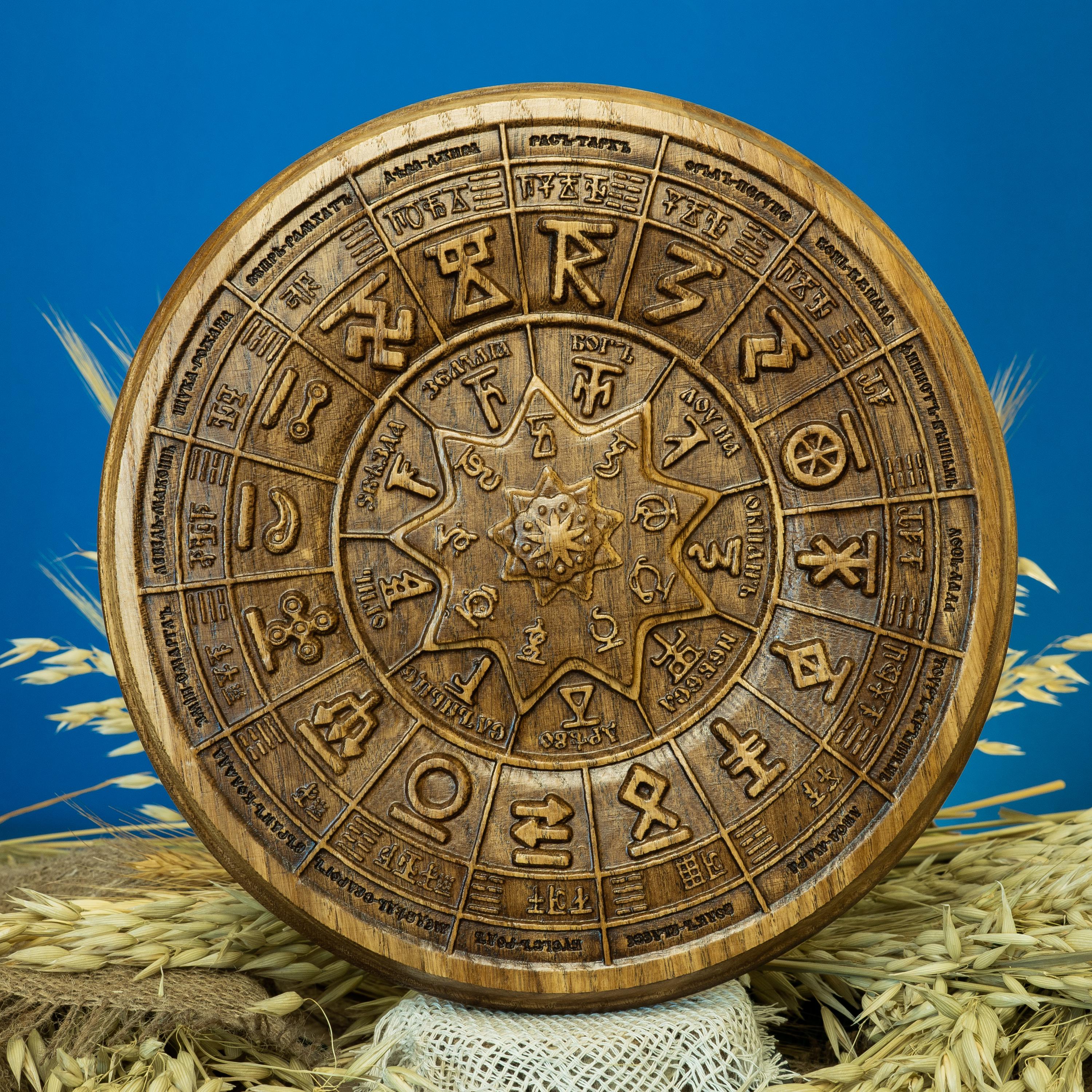 Slawisches Kalender-Rad, handgeschnitzte Scheibe, Kolovrat-Tierkreis-Runen-Idol, heidnische Astrologie-Plakette, slawische Mythologie