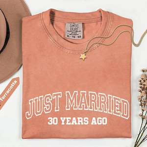 Camiseta Comfort Colors® "Recién casados hace 30 años", regalo para 30.º, 40.º y 50.º aniversario, camisetas personalizadas a juego para parejas, 50 años juntos imagen 8