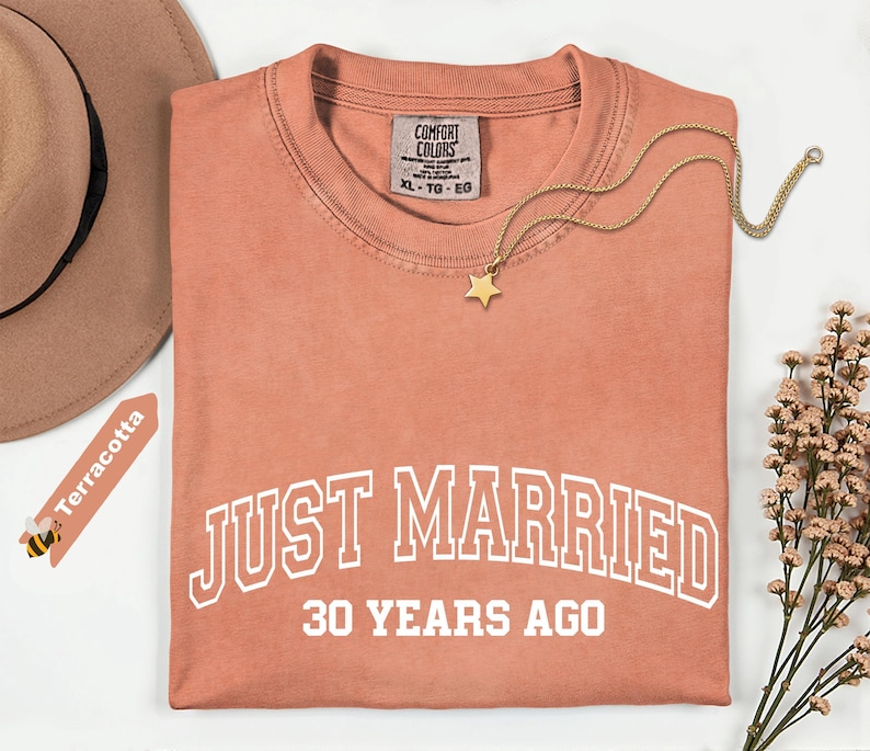Camiseta Comfort Colors® "Recién casados hace 30 años", regalo para 30.º, 40.º y 50.º aniversario, camisetas personalizadas a juego para parejas, 50 años juntos imagen 8