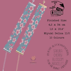 Könnte beinhalten: Zwei Armbänder mit einem Kirschblütenmuster. Die Armbänder sind türkis mit rosa Blüten und silbernen und goldenen Verschlüssen. Fertige Größe: 4,2 x 34 cm. Der Text "Sakura Cherry Blossom Bracelet" ist ebenfalls enthalten.