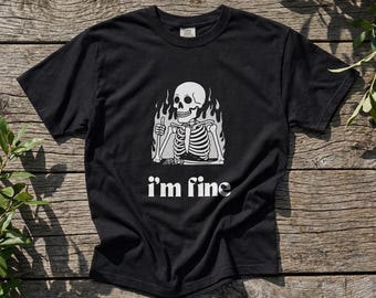 Camiseta con esqueleto en llamas "Estoy bien"