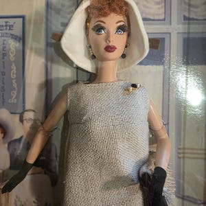 Boneca Barbie Vintage "I Love Lucy", Lucille Ball como Lucy Ricardo com Vestido de Paris - Edição de Colecionador - Nunca Removida da Caixa