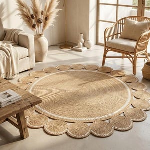 Pu&ograve; includere: Un set di tre tazze in ceramica con finitura maculata e opaca. Le tazze sono nei toni del crema, marrone chiaro e marrone scuro. Ogni tazza ha un design semplice e minimalista, perfetto per caff&egrave; o t&egrave;.