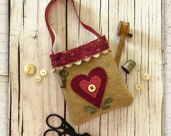 XS102 | Posy Pocket | Wool Applique| Needlework | DIY | Crafts