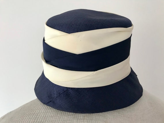 1950s vintage Ladies navy blue and white silk rib… - image 3