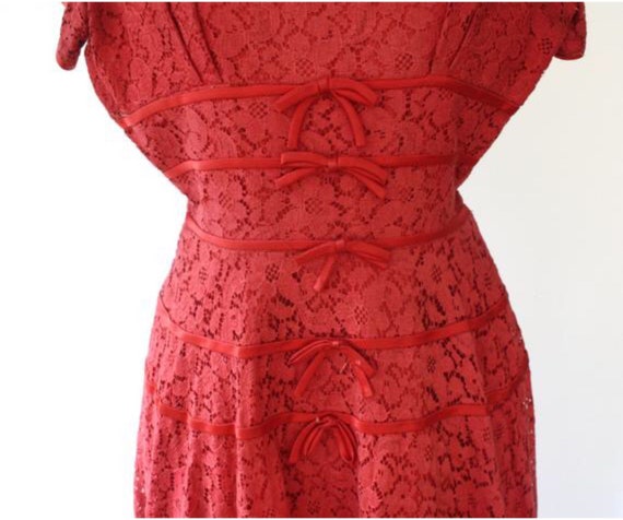 1950s Crimson Red Lace A-Line Party Swing Dress X… - image 4