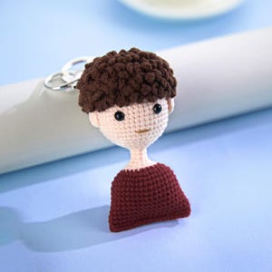 Benutzerdefinierte Häkelpuppe Schlüsselanhänger Personalisierte Geschenke Handgewebte Mini-Puppen