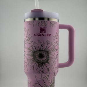 Puede incluir: Un juego de tres tazas de cer&aacute;mica con un acabado mate moteado. Las tazas son de color crema, gris claro y gris oscuro. Cada taza tiene un dise&ntilde;o simple y minimalista.