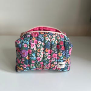Quilted Makeup Organizer Toiletry Bag, Spring Floral Design Cosmetic Travel Makeup Zipper Pouch for Women