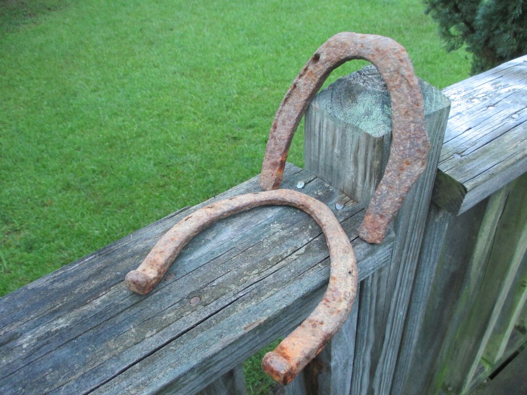 2 Vintage Iron Horseshoes Worn Rusty Horse Shoes Good Luck Etsy